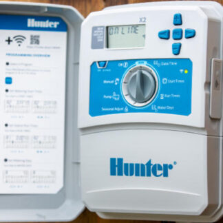 Sterownik zewnętrzny Hunter X2 14 sekcji przenosi zarządzanie nawadnianiem na wyższy poziom dzięki możliwości dodania do niego obsługi sieci Wi-Fi.